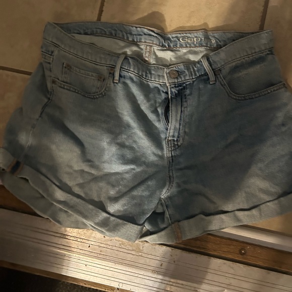 GAP jean shorts with embroidered back pocket. - Picture 1 of 12